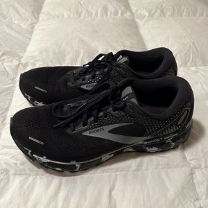 Men’s Brooks size 13 medium running shoe